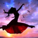 ws_Woman_Free_Flying_Sunset_Birds_852x480